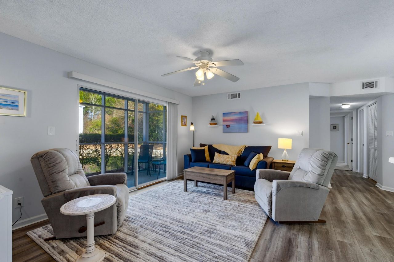 2240 Andover Dr. Photo 4