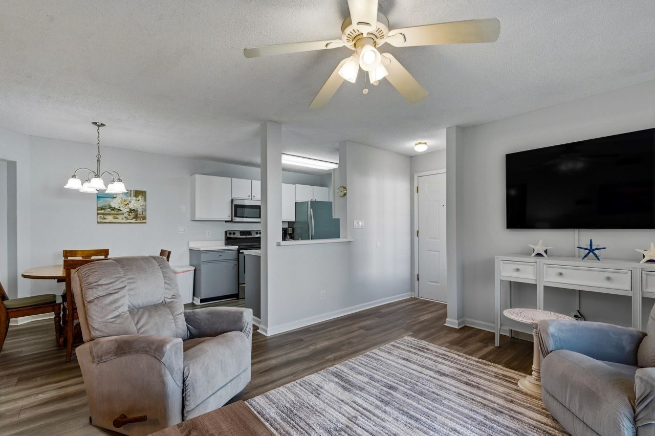 2240 Andover Dr. Photo 6