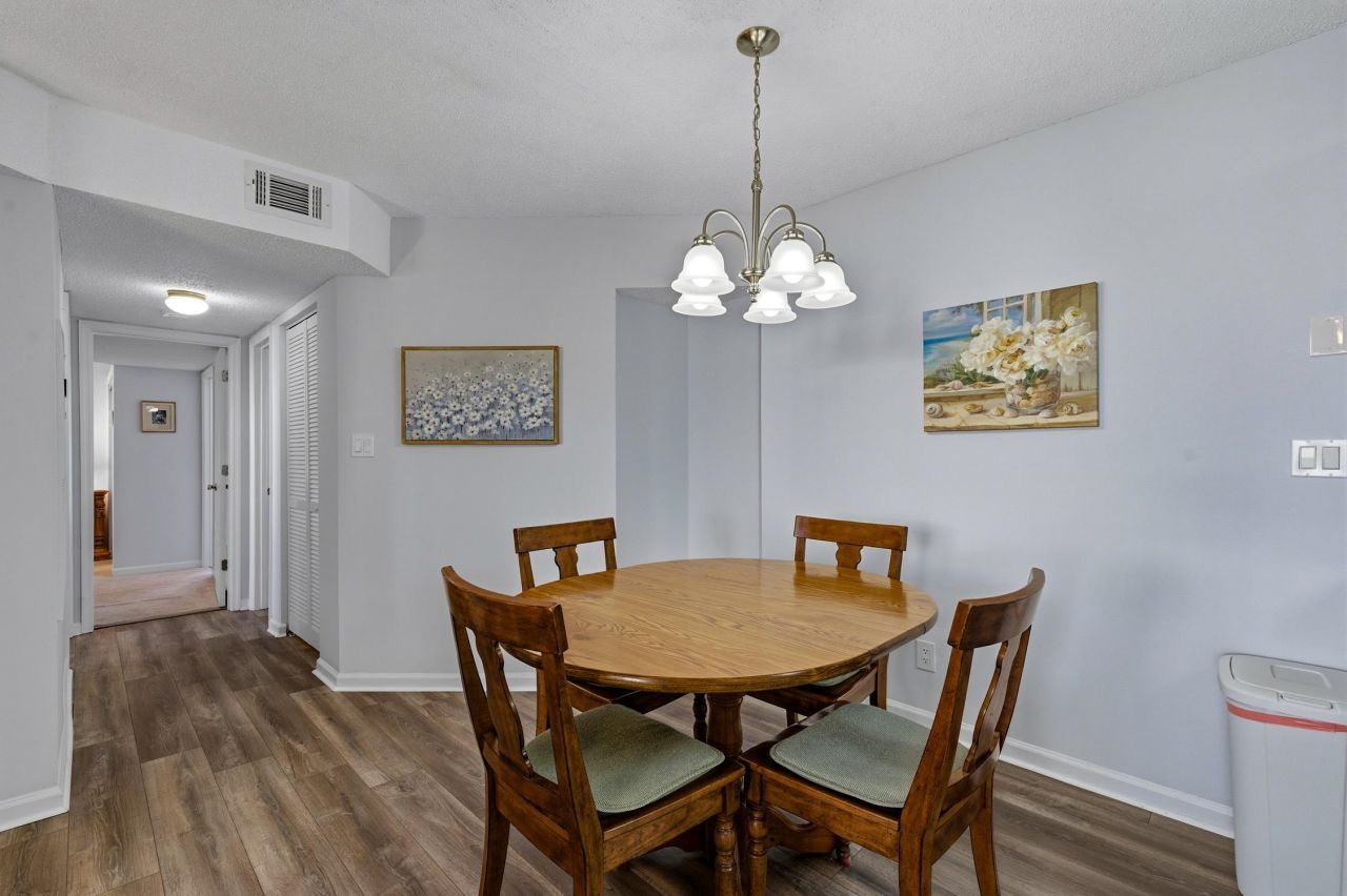 2240 Andover Dr. Photo 8