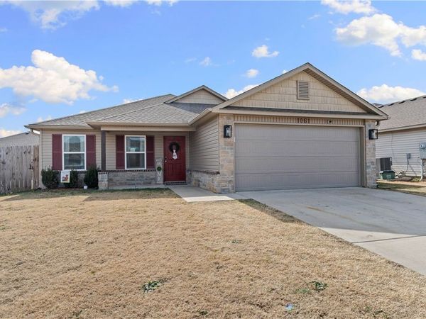 1061 E Bunting Street, Fayetteville, AR 72701