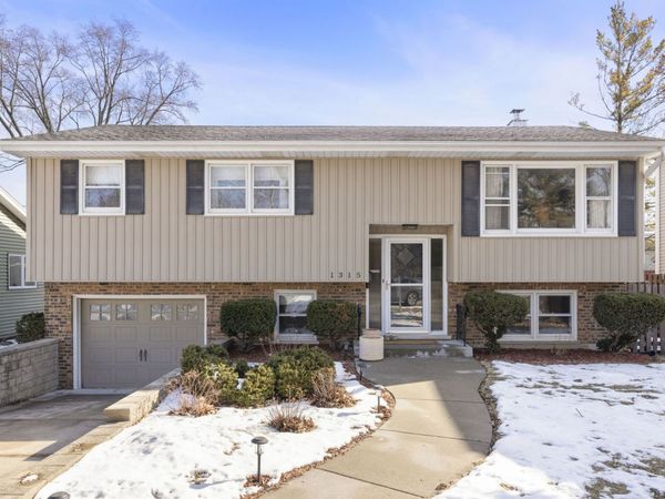 1315 Underwood Terrace, Wheaton, IL 60189