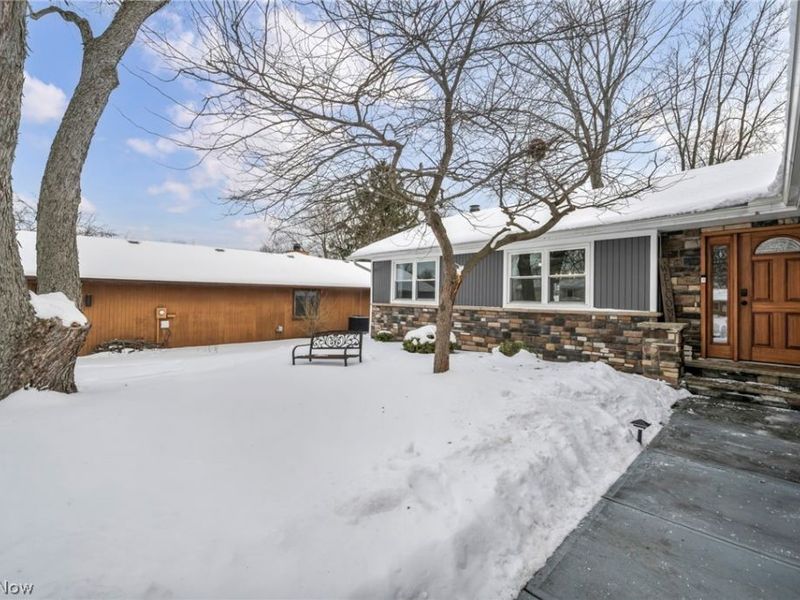 18313 Potomac Drive, Strongsville, OH 44136 Photo 3