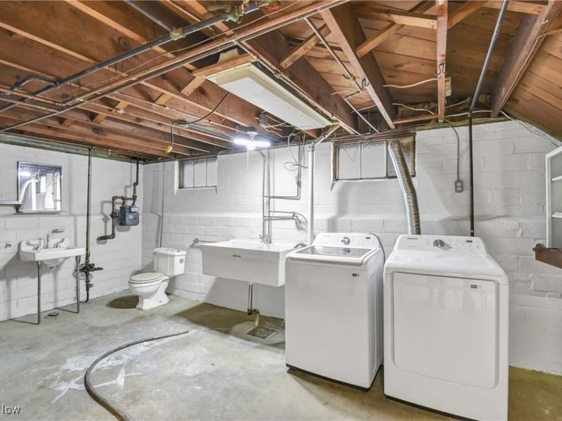 13509 Wainstead Avenue, Cleveland, OH 44111 Photo 33