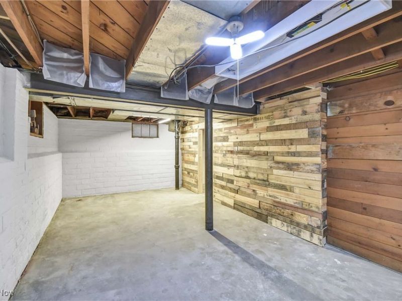 13509 Wainstead Avenue, Cleveland, OH 44111 Photo 34