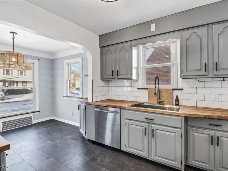 13509 Wainstead Avenue, Cleveland, OH 44111 Photo 4