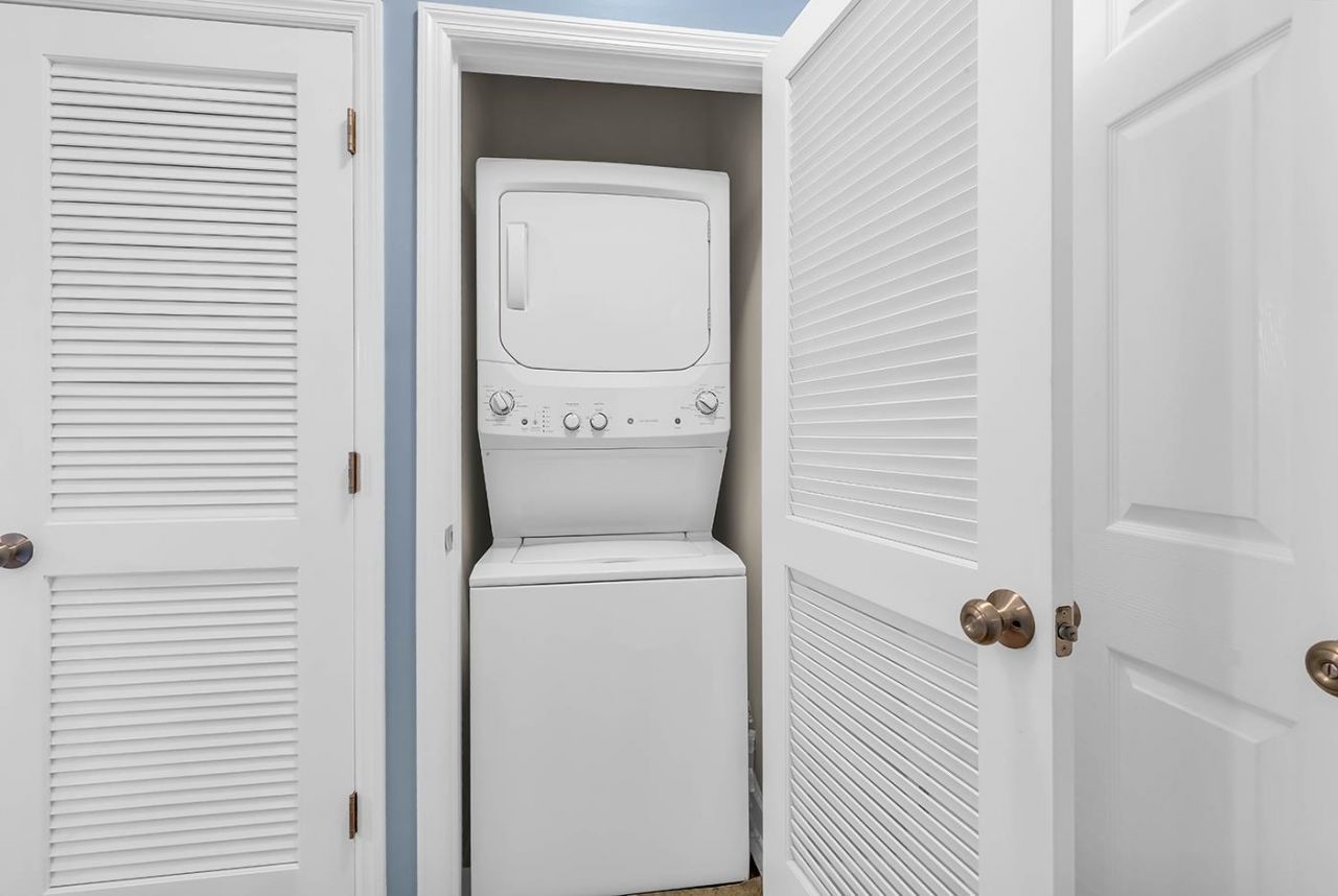 5825 Catalina Dr. Photo 24