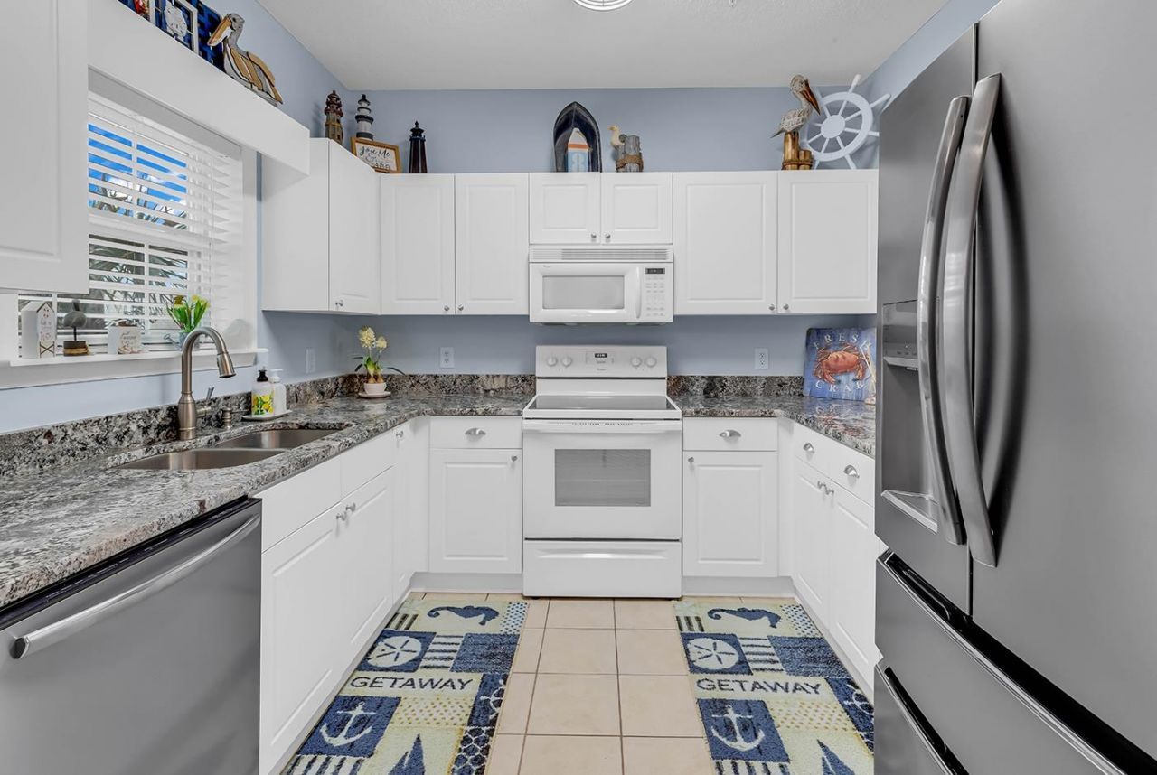 5825 Catalina Dr. Photo 4