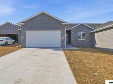 8631 S 49th Street, Lincoln, NE 68516