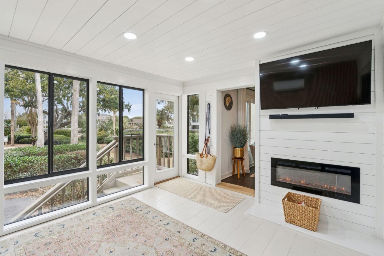 407 Yacht Harbor Court Photo 17