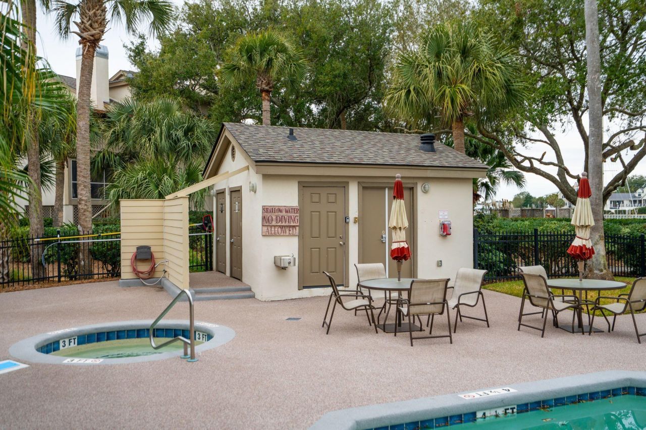 407 Yacht Harbor Court Photo 33