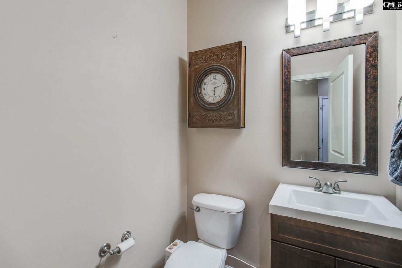 376 Baybridge Drive  Photo 11