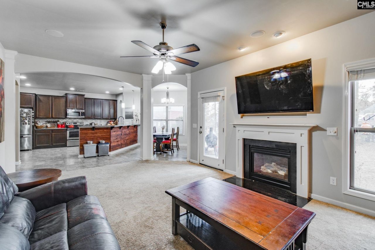 376 Baybridge Drive  Photo 5