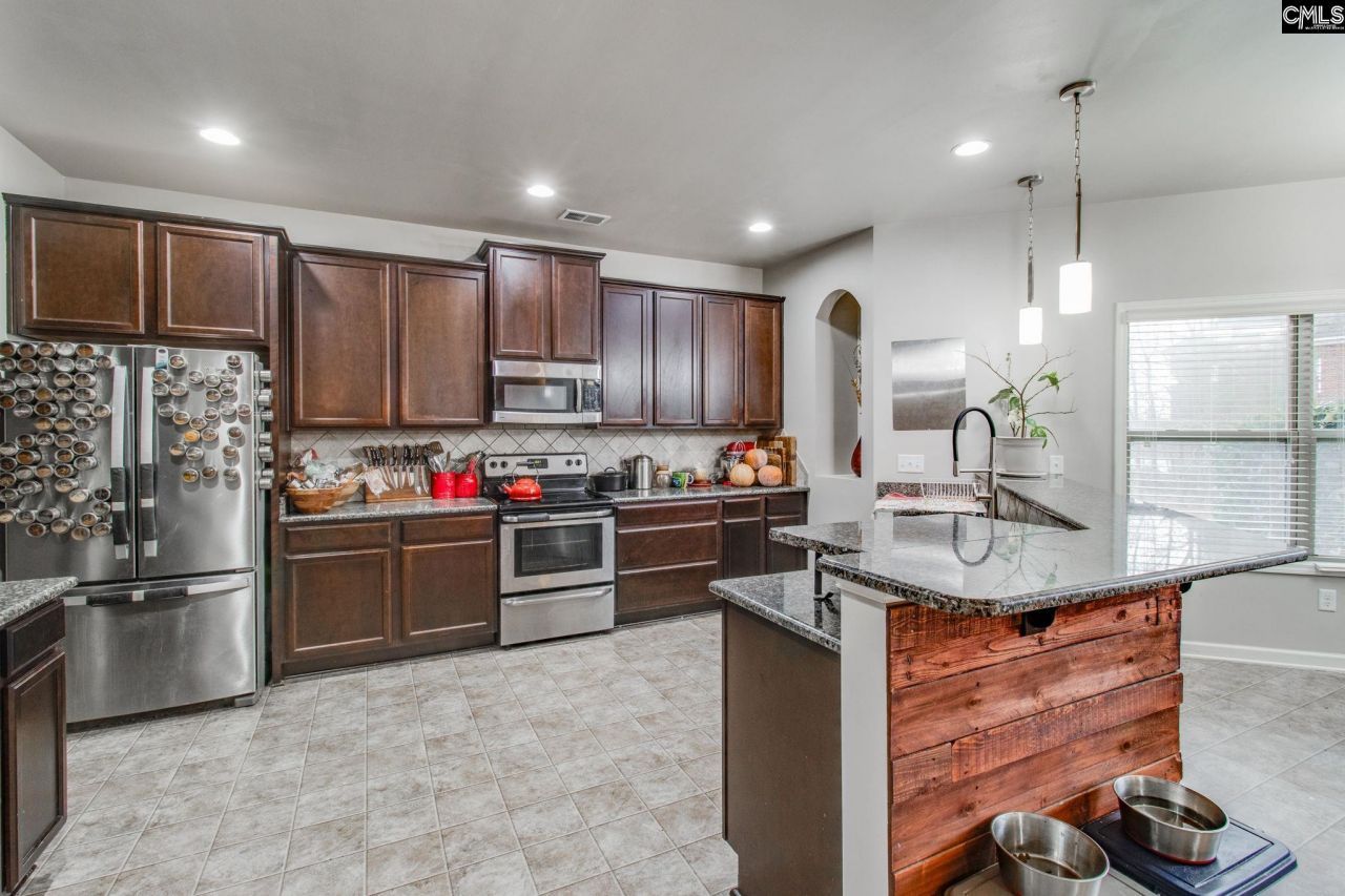 376 Baybridge Drive  Photo 6