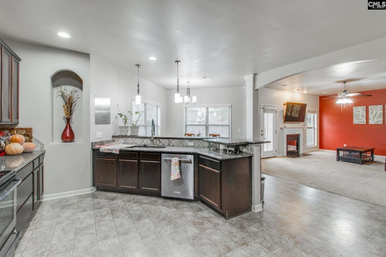 376 Baybridge Drive  Photo 7