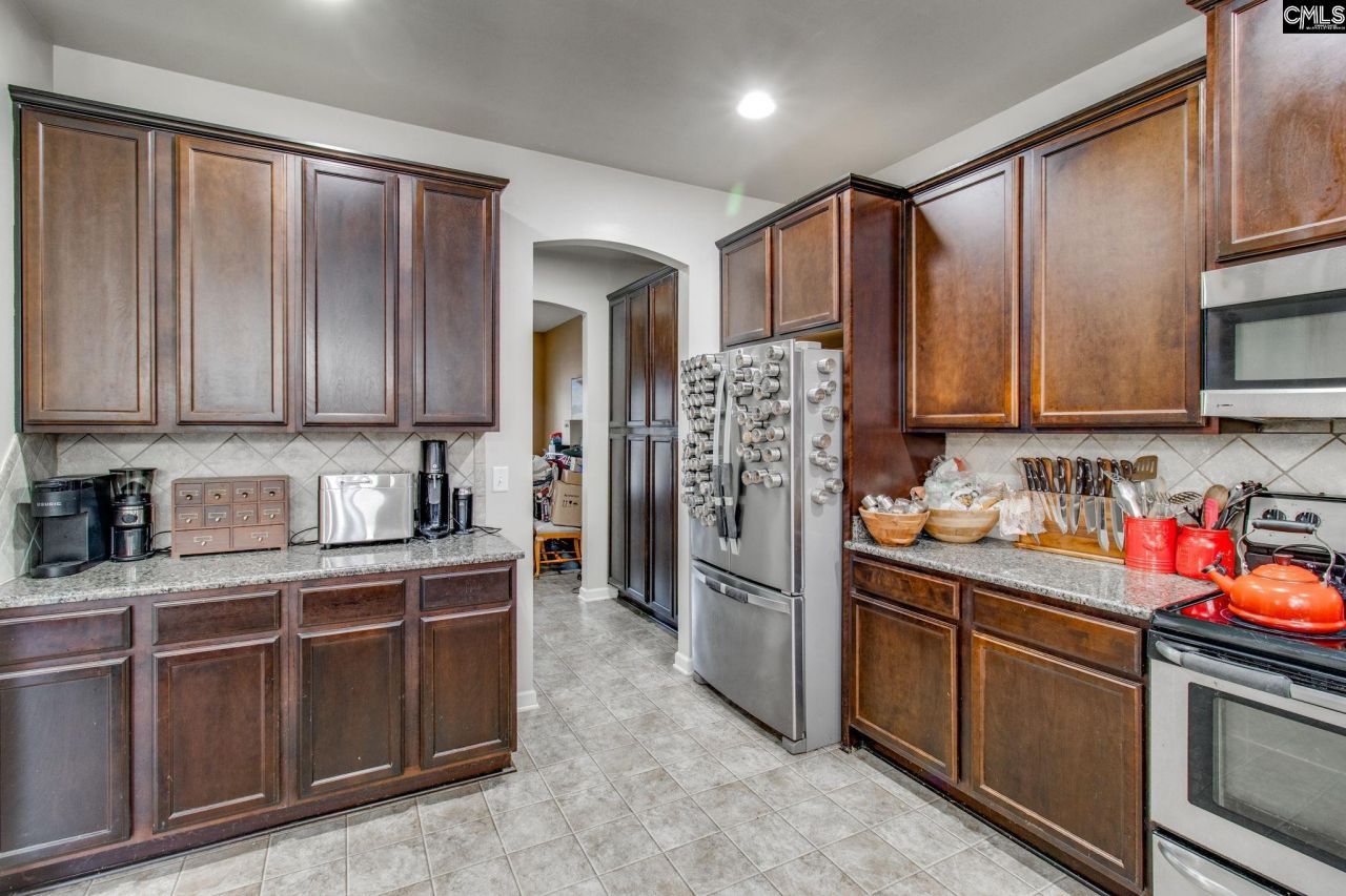 376 Baybridge Drive  Photo 9