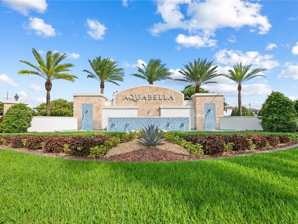 11006 W 32nd Ln, Hialeah, FL 33018