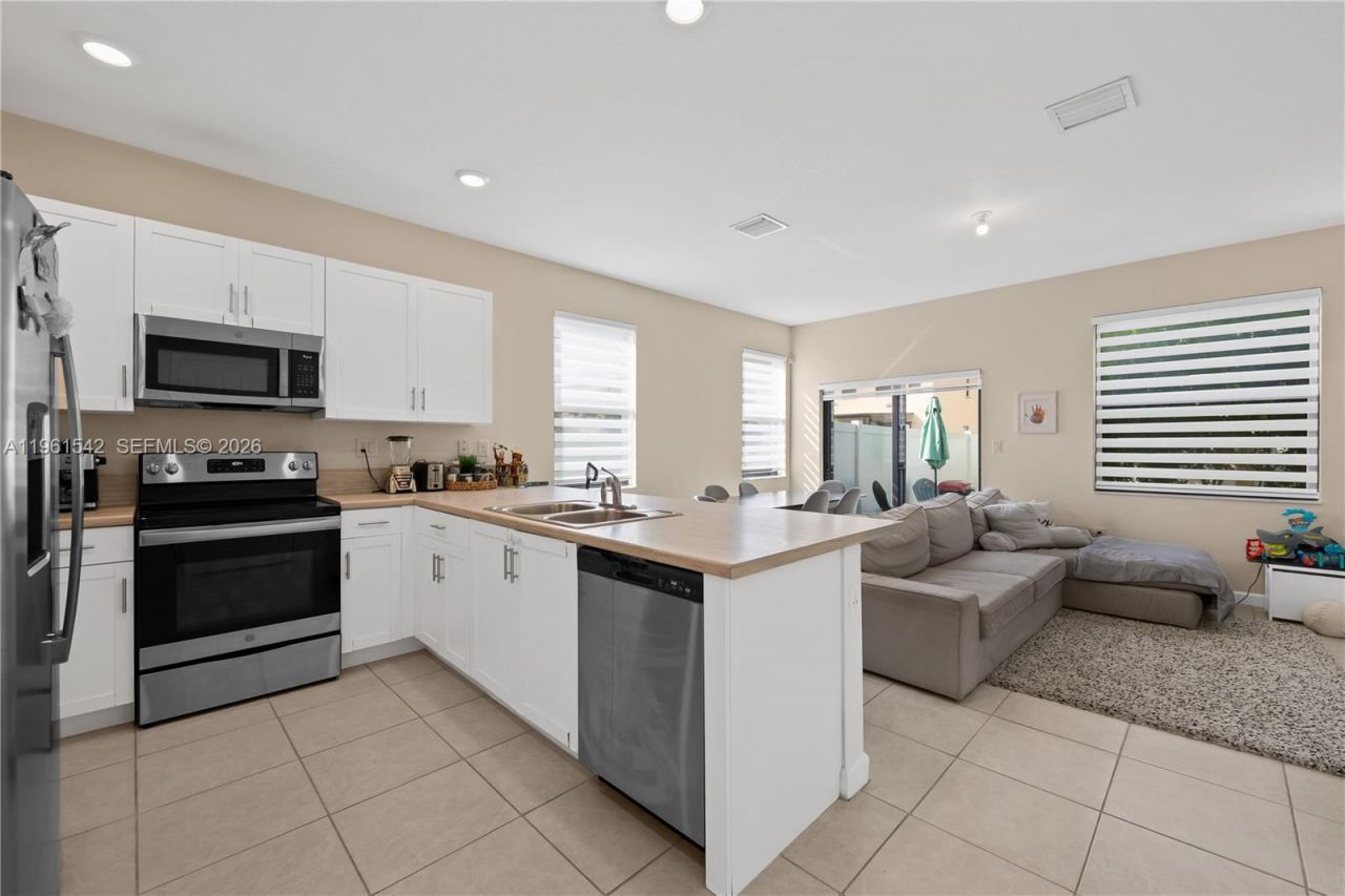 11006 W 32nd Ln, Hialeah, FL 33018 Photo