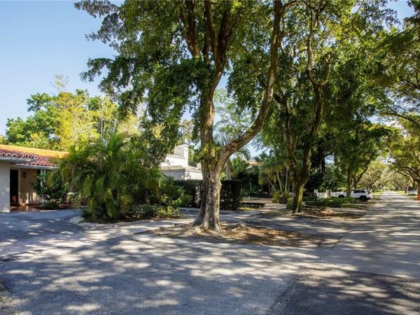 927 Catalonia Ave , Coral Gables, FL 33134