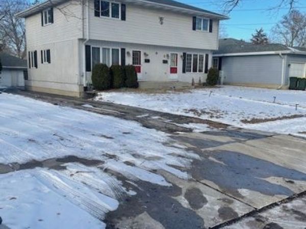 9 Railroad Street, East Dundee, IL 60118