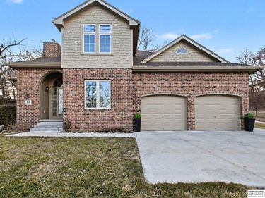 9118 Raven Oaks Drive, Omaha, NE 68152