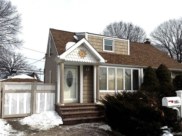 984 Shelburne Drive, Franklin Square, NY 11010