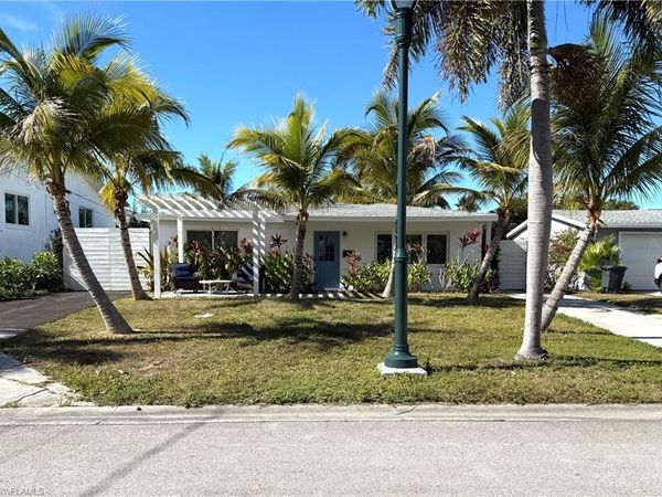 555 14th ST N, NAPLES, FL 34102