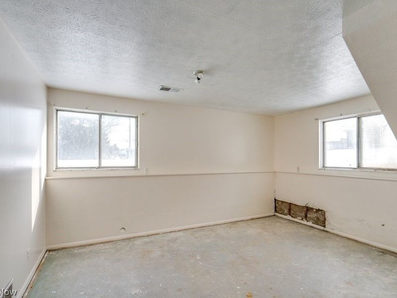 697 Ocean Avenue, Akron, OH 44310 Photo 17