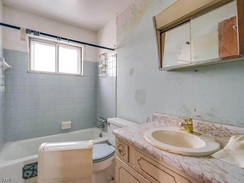 697 Ocean Avenue, Akron, OH 44310 Photo 18