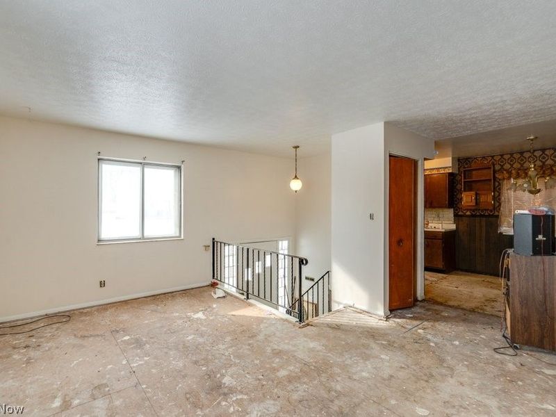 697 Ocean Avenue, Akron, OH 44310 Photo 3