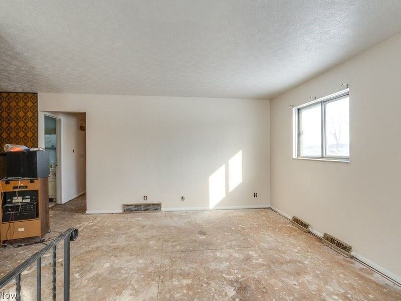 697 Ocean Avenue, Akron, OH 44310 Photo 5