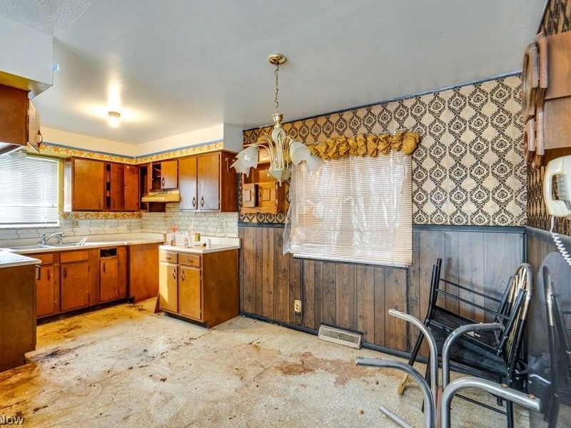 697 Ocean Avenue, Akron, OH 44310 Photo 6