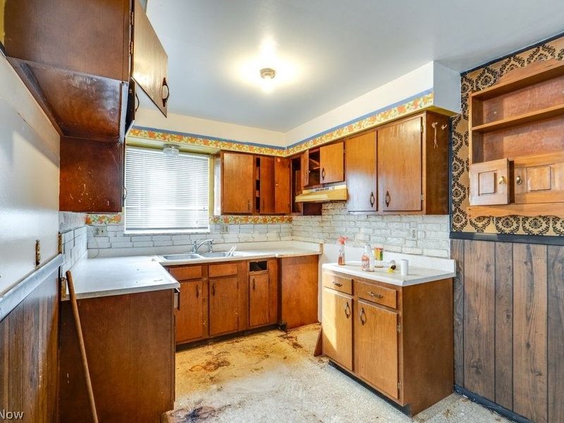 697 Ocean Avenue, Akron, OH 44310 Photo 7