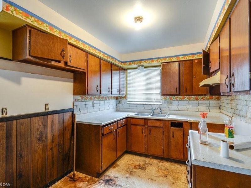 697 Ocean Avenue, Akron, OH 44310 Photo 9