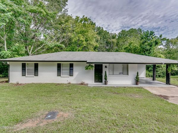 667 Queen Circle, Jackson, MS 39209