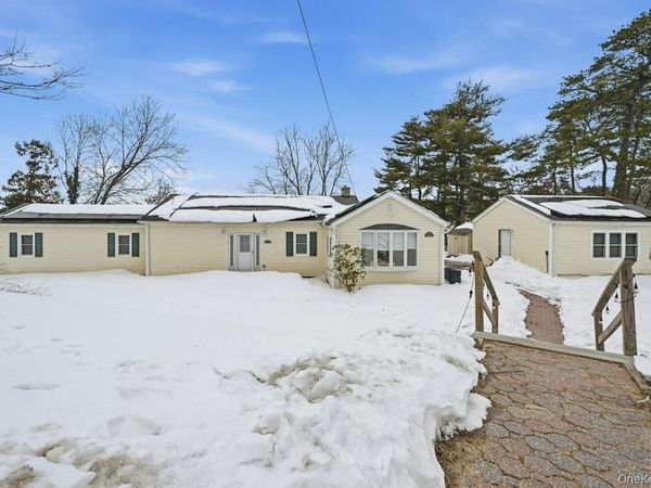 63 Lakeside Trail, Ridge, NY 11961