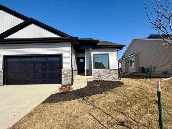 1222 Berkshire Lane, North Liberty, IA 52317