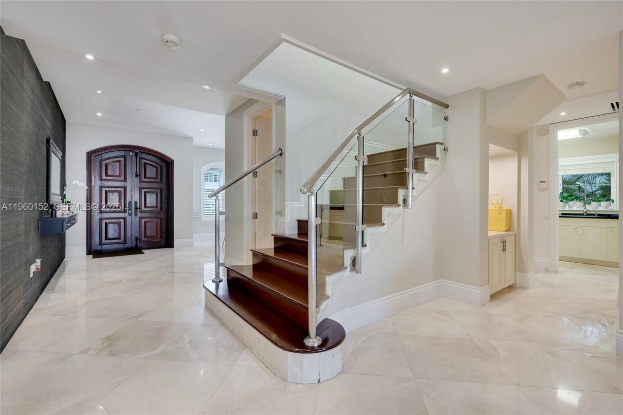 520 N Parkway, Golden Beach, FL 33160 Photo