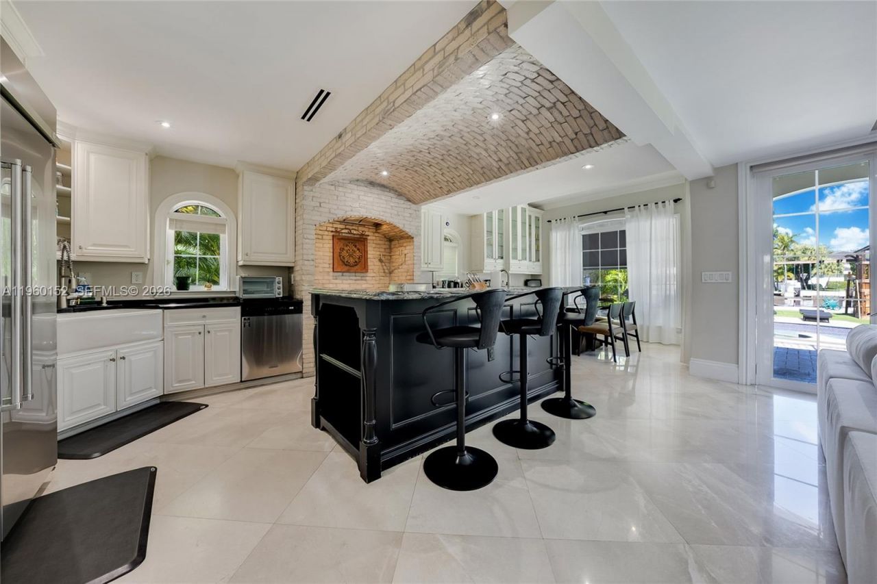 520 N Parkway, Golden Beach, FL 33160 Photo