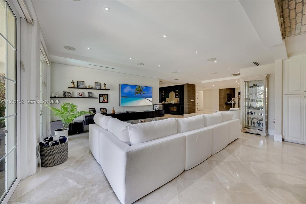 520 N Parkway, Golden Beach, FL 33160 Photo