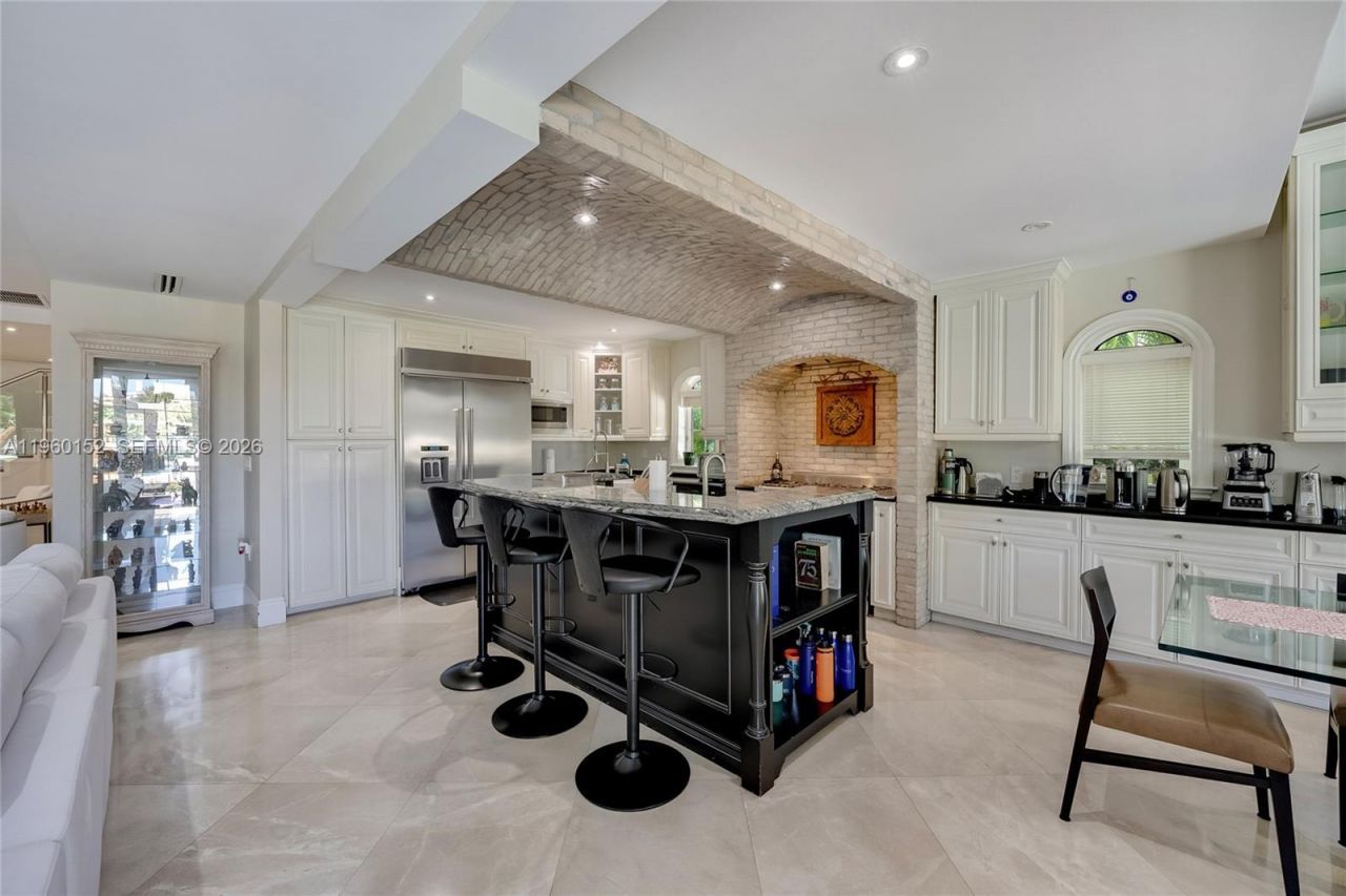 520 N Parkway, Golden Beach, FL 33160 Photo