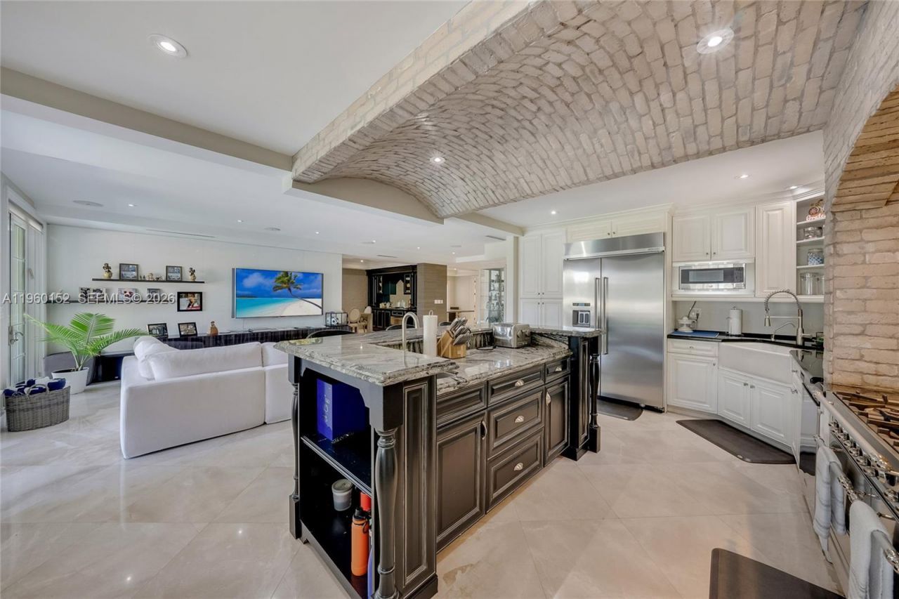 520 N Parkway, Golden Beach, FL 33160 Photo