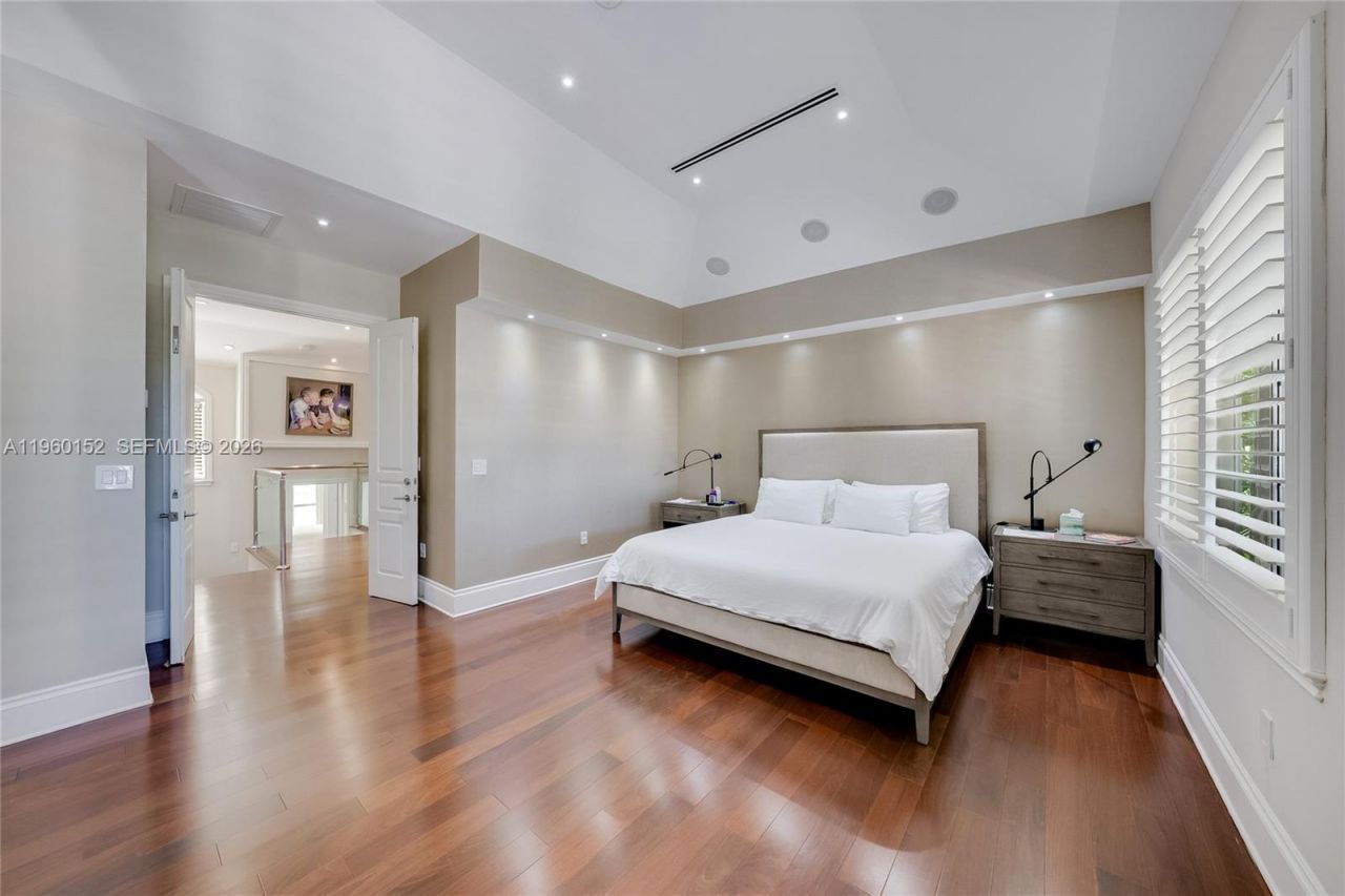 520 N Parkway, Golden Beach, FL 33160 Photo