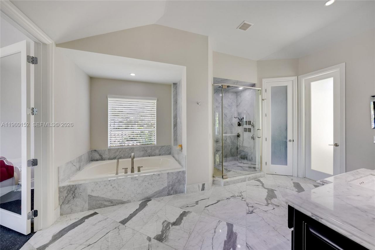 520 N Parkway, Golden Beach, FL 33160 Photo