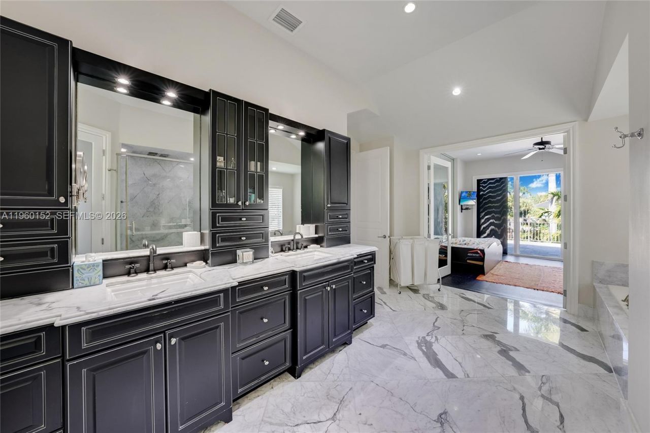 520 N Parkway, Golden Beach, FL 33160 Photo