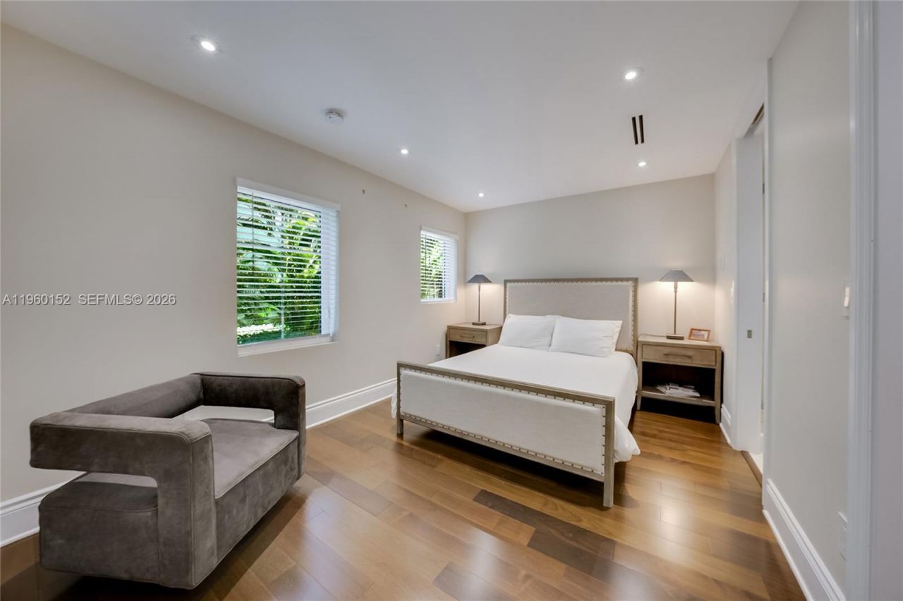 520 N Parkway, Golden Beach, FL 33160 Photo