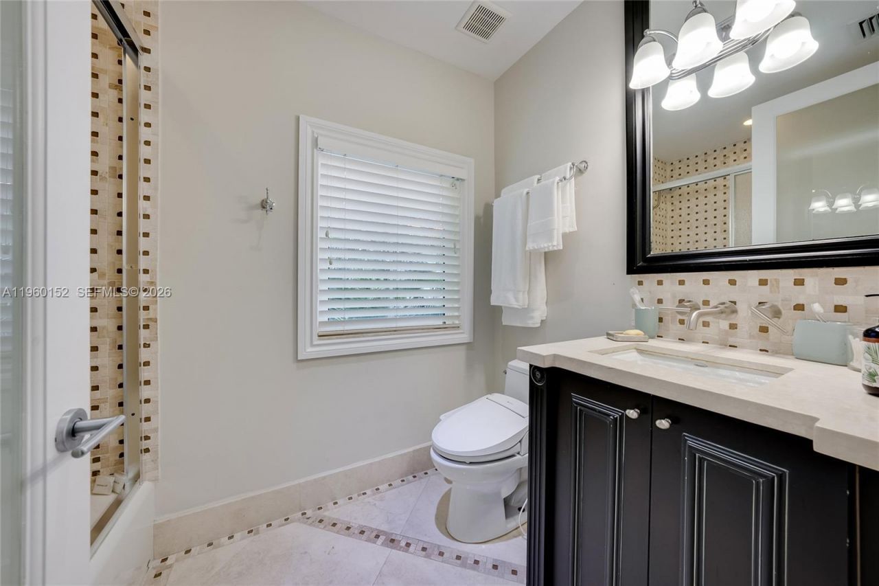 520 N Parkway, Golden Beach, FL 33160 Photo