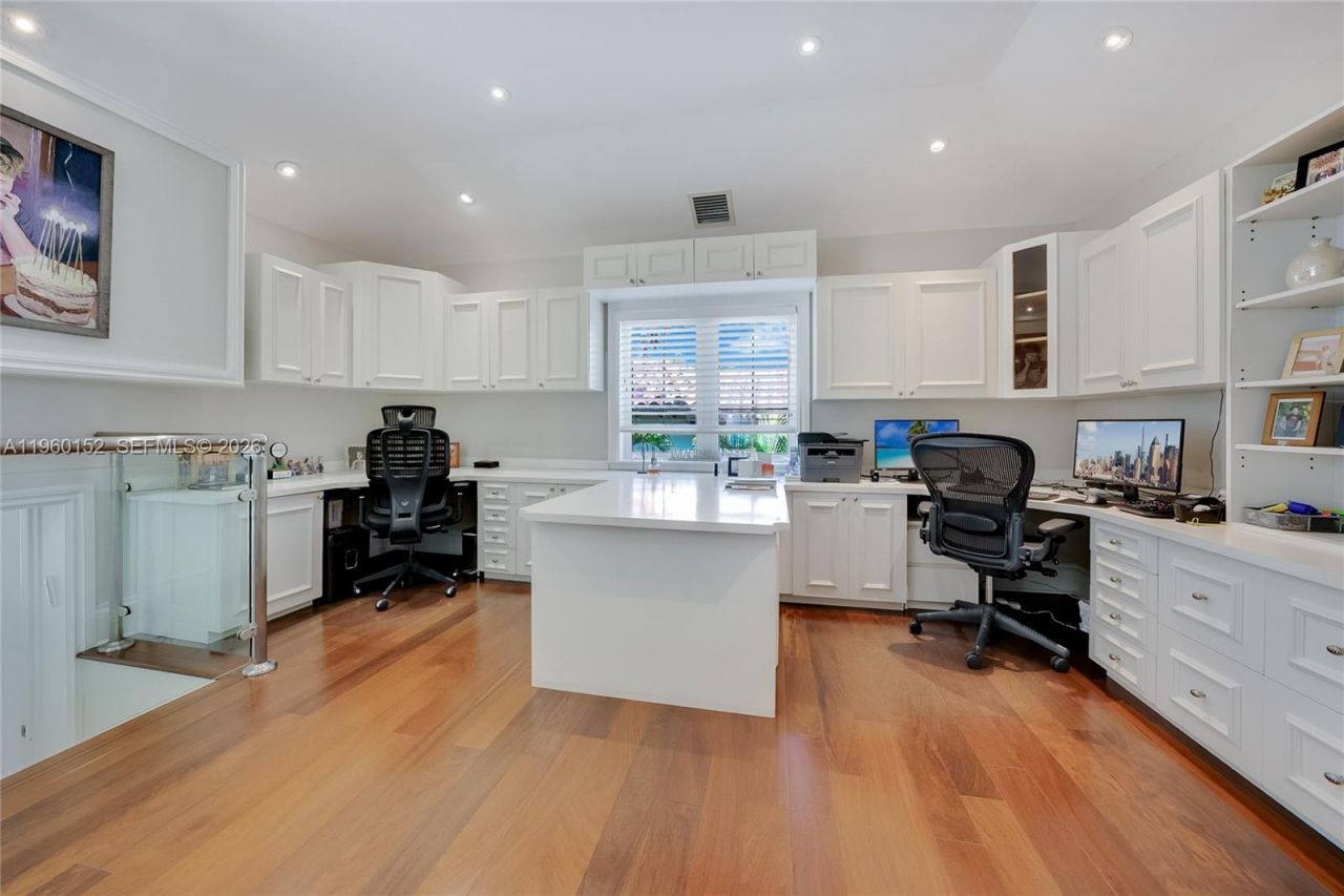 520 N Parkway, Golden Beach, FL 33160 Photo