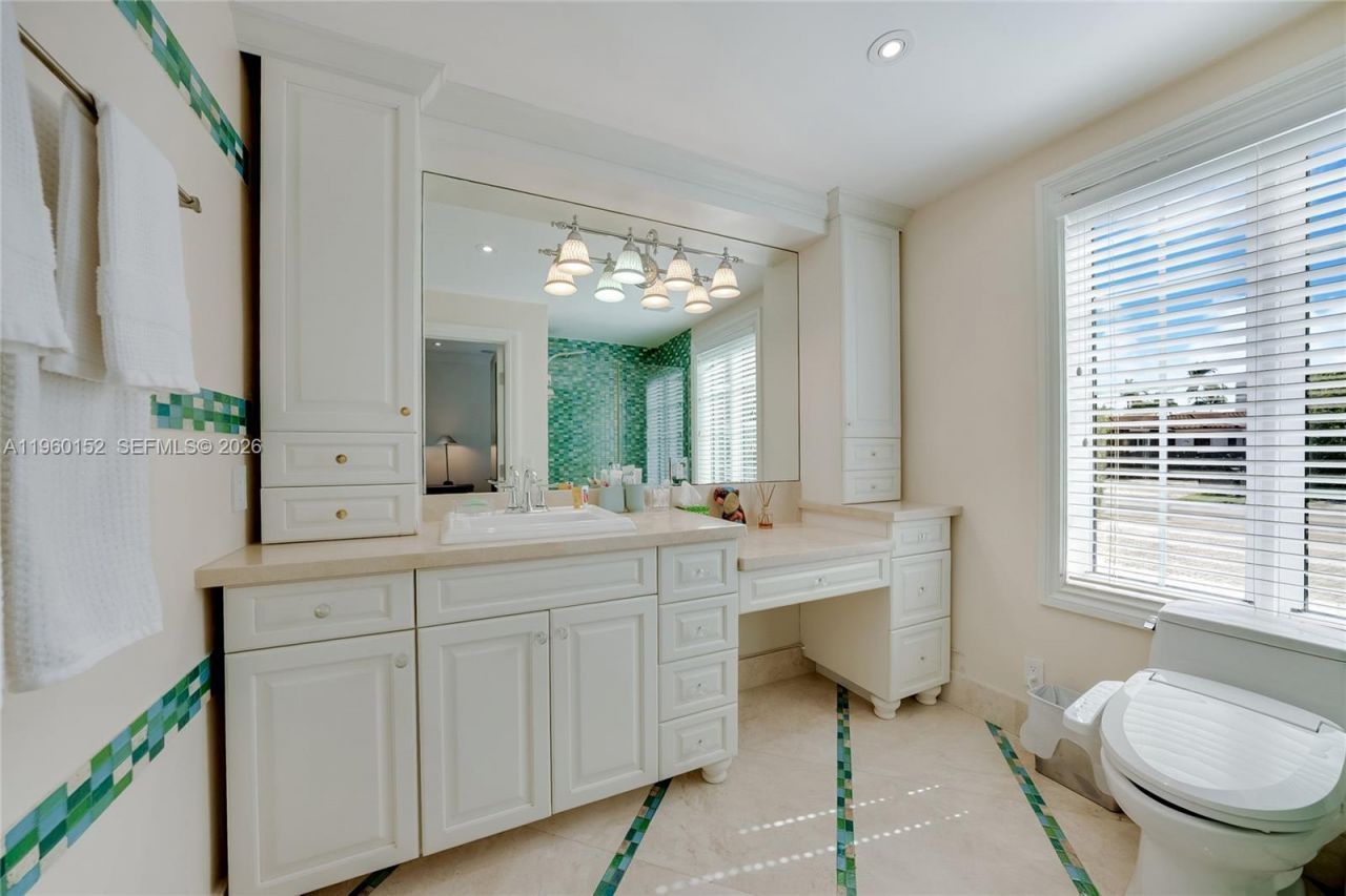 520 N Parkway, Golden Beach, FL 33160 Photo