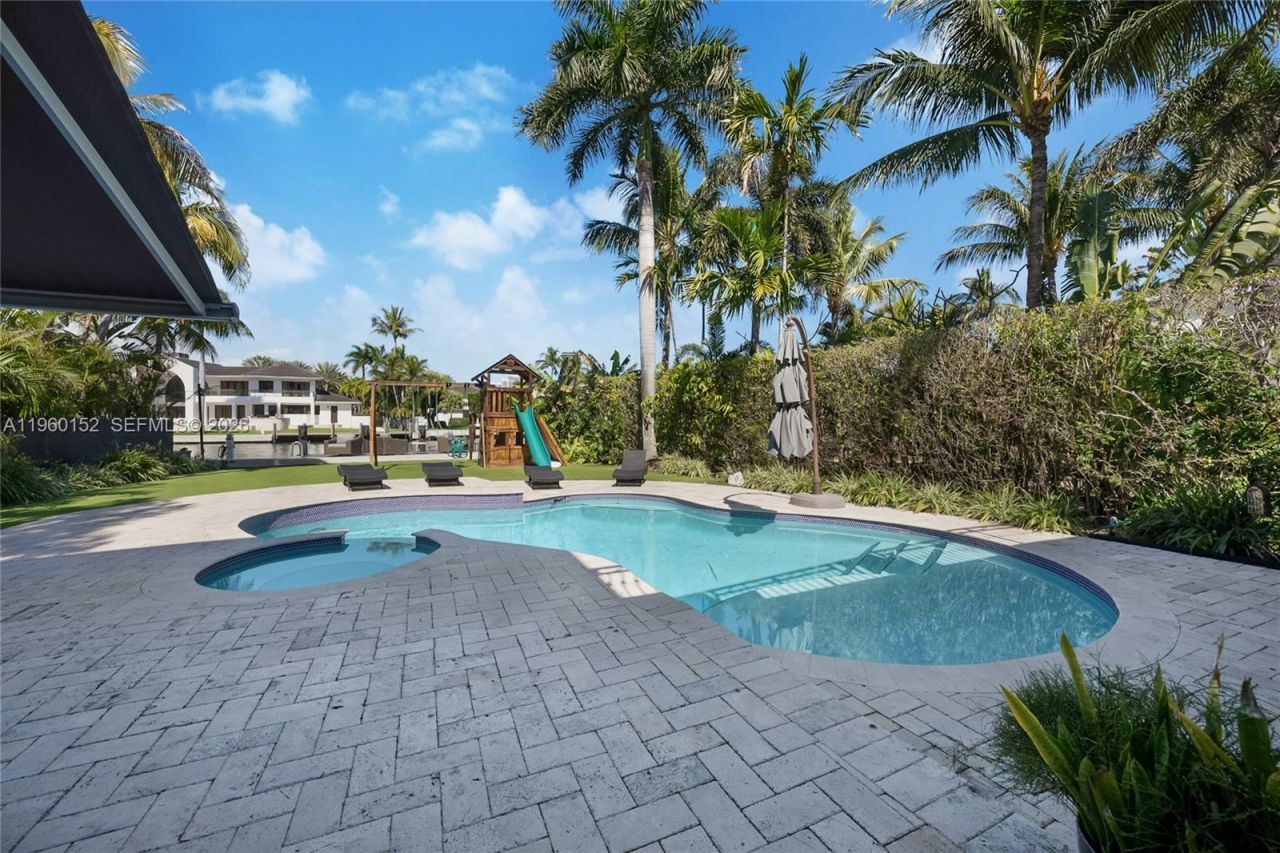 520 N Parkway, Golden Beach, FL 33160 Photo