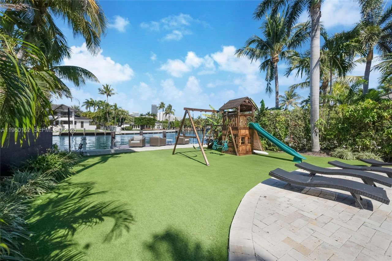 520 N Parkway, Golden Beach, FL 33160 Photo